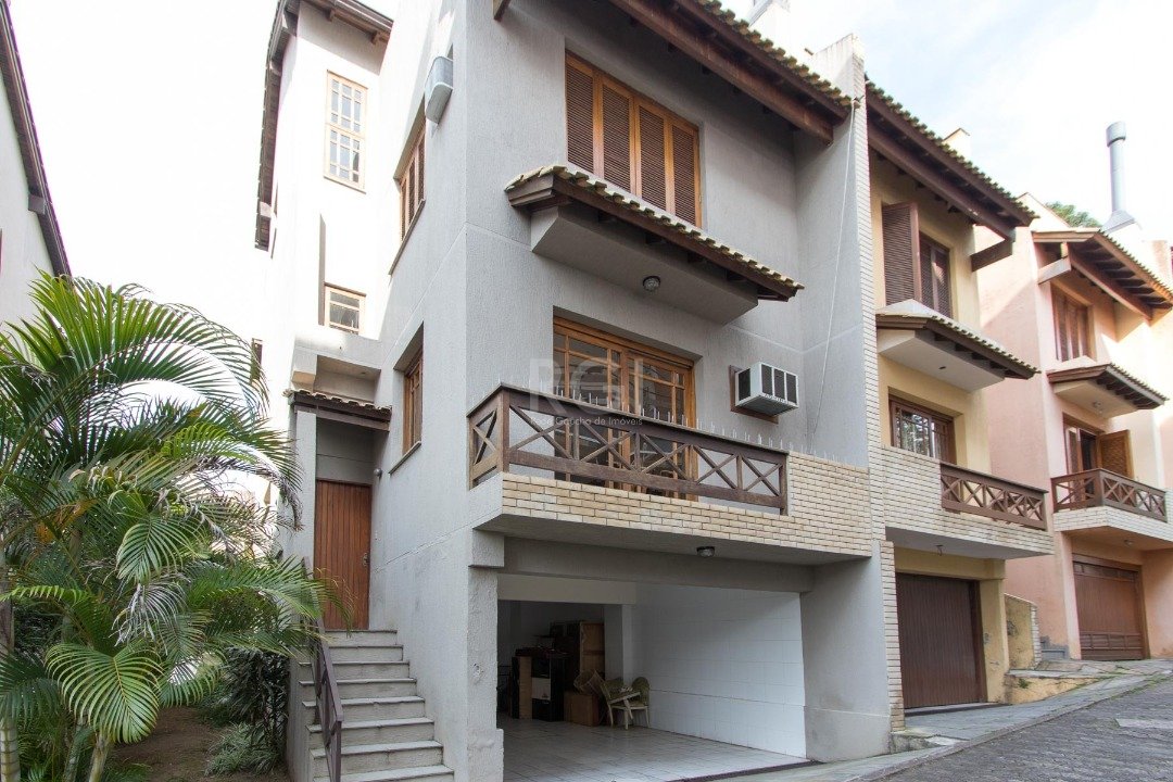 Casa Condominio com 167m², 3 dormitórios, 1 suíte, 2 vagas no bairro Tristeza em Porto Alegre para Comprar