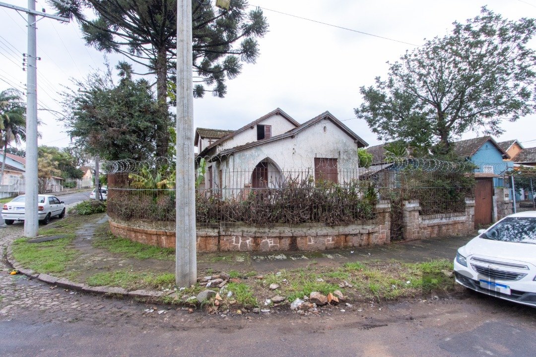 Casa com 160m², 5 dormitórios no bairro Santa Tereza em Porto Alegre