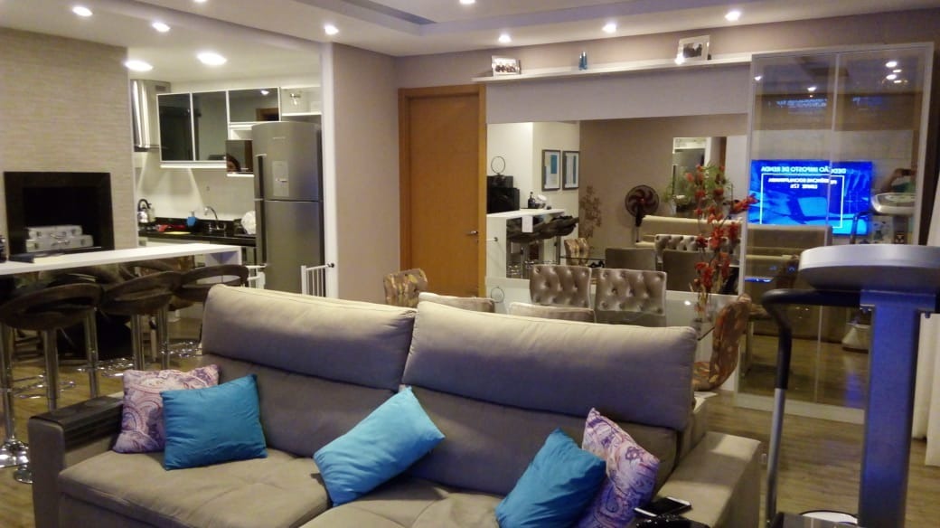 Apartamento com 104m², 3 dormitórios, 1 suíte, 1 vaga no bairro Cavalhada em Porto Alegre para Comprar