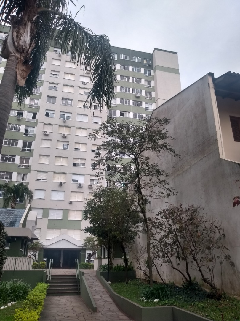 Apartamento com 58m², 2 dormitórios, 1 vaga no bairro Cavalhada em Porto Alegre para Comprar