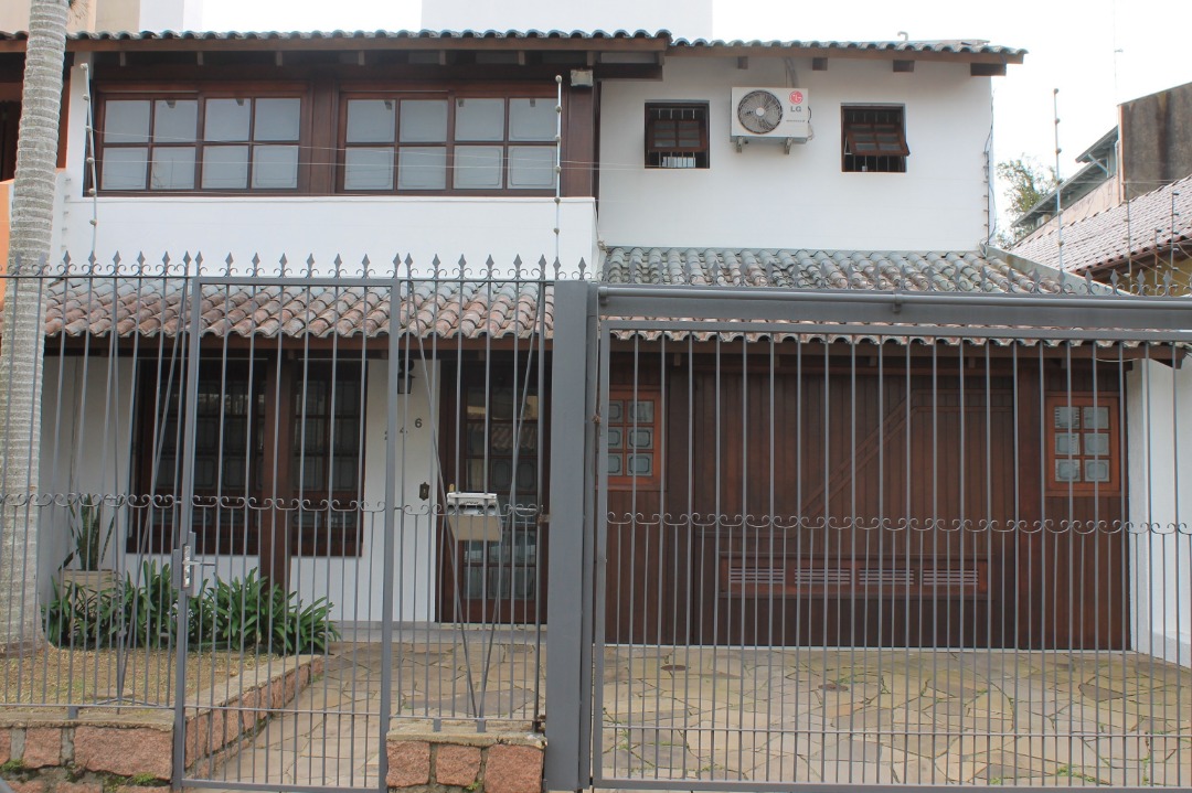 Casa com 180m², 3 dormitórios, 1 suíte, 2 vagas no bairro Ipanema em Porto Alegre para Comprar