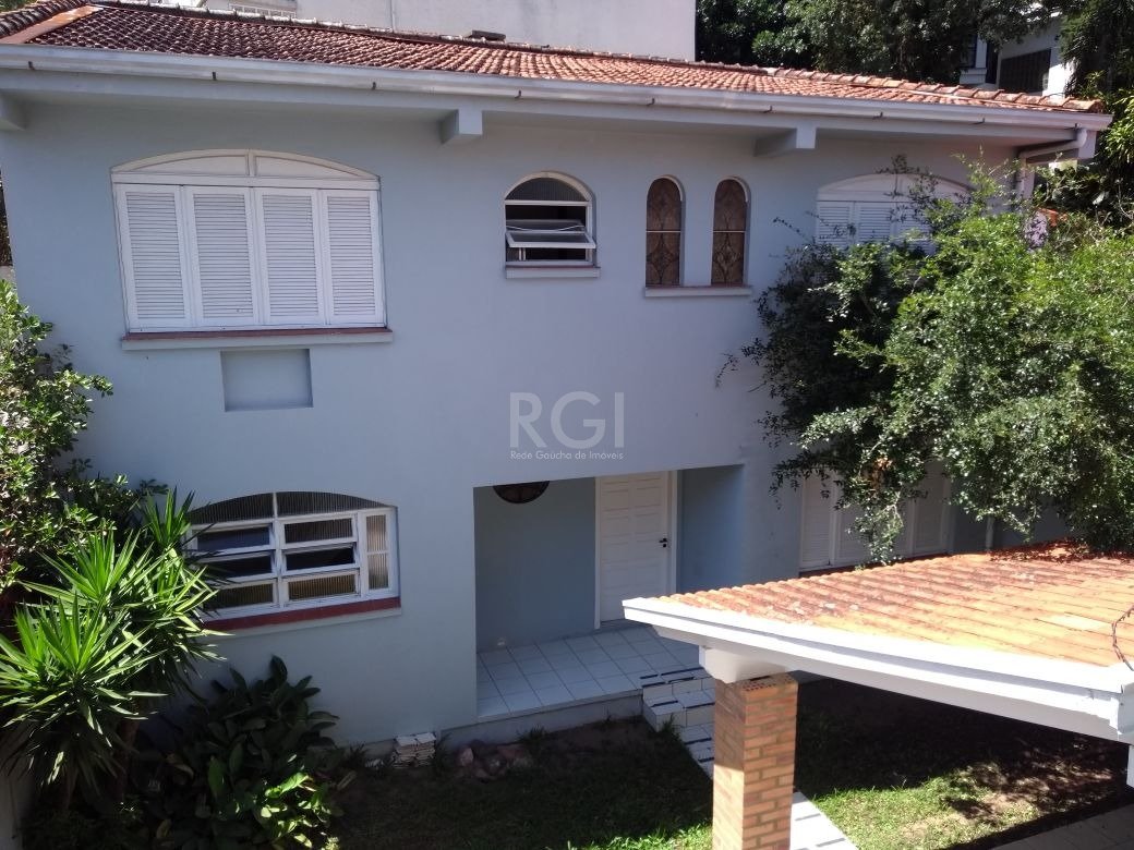 Casa com 300m², 4 dormitórios, 4 vagas no bairro Menino Deus em Porto Alegre para Comprar