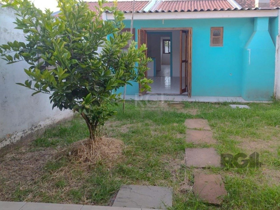 Casa com 52m², 2 dormitórios, 2 vagas no bairro Hípica em Porto Alegre para Comprar