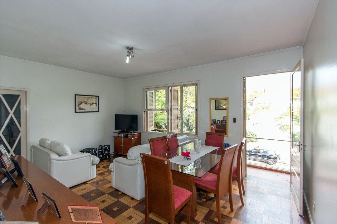 Apartamento com 132m², 3 dormitórios, 1 vaga no bairro Glória em Porto Alegre para Comprar