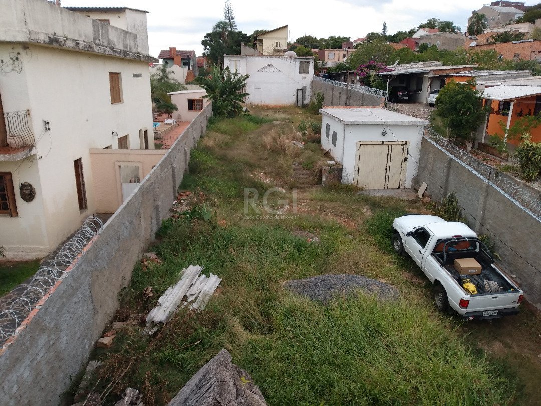 Terreno com 715m² no bairro Medianeira em Porto Alegre para Comprar