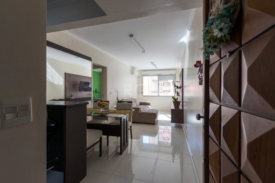 Apartamento com 74m², 2 dormitórios, 1 suíte no bairro Centro Histórico em Porto Alegre para Comprar
