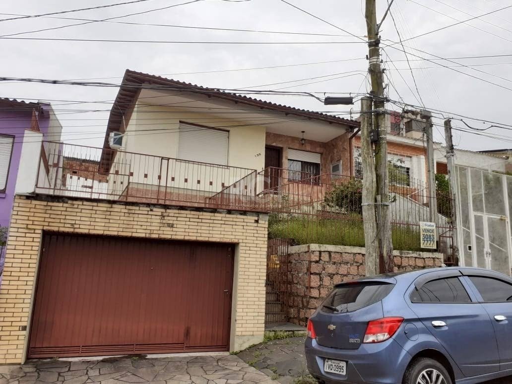 Casa com 130m², 4 dormitórios no bairro Santa Tereza em Porto Alegre para Comprar