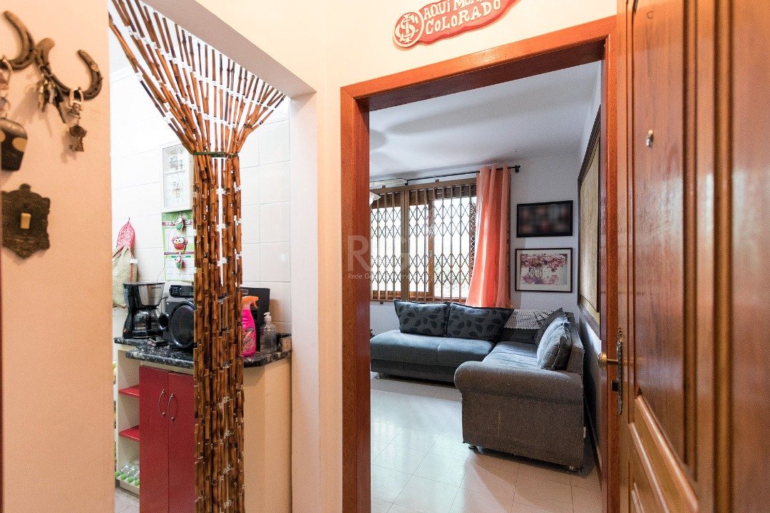 Apartamento com 81m², 3 dormitórios, 1 vaga no bairro Santa Tereza em Porto Alegre para Comprar