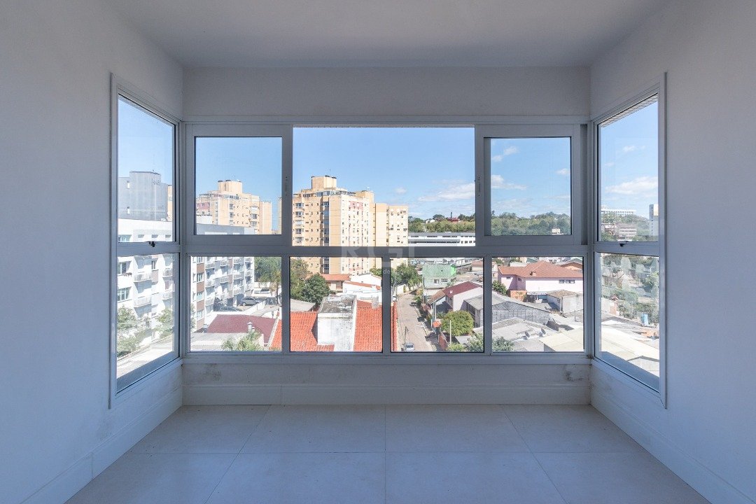 Apartamento com 71m², 2 dormitórios, 1 suíte, 2 vagas no bairro Camaquã em Porto Alegre para Comprar