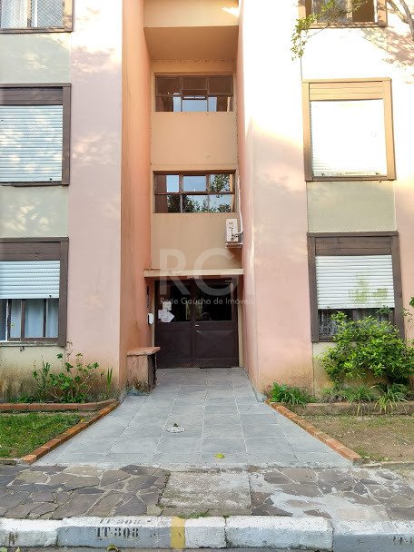 Apartamento com 56m², 2 dormitórios, 1 vaga no bairro Cavalhada em Porto Alegre para Comprar