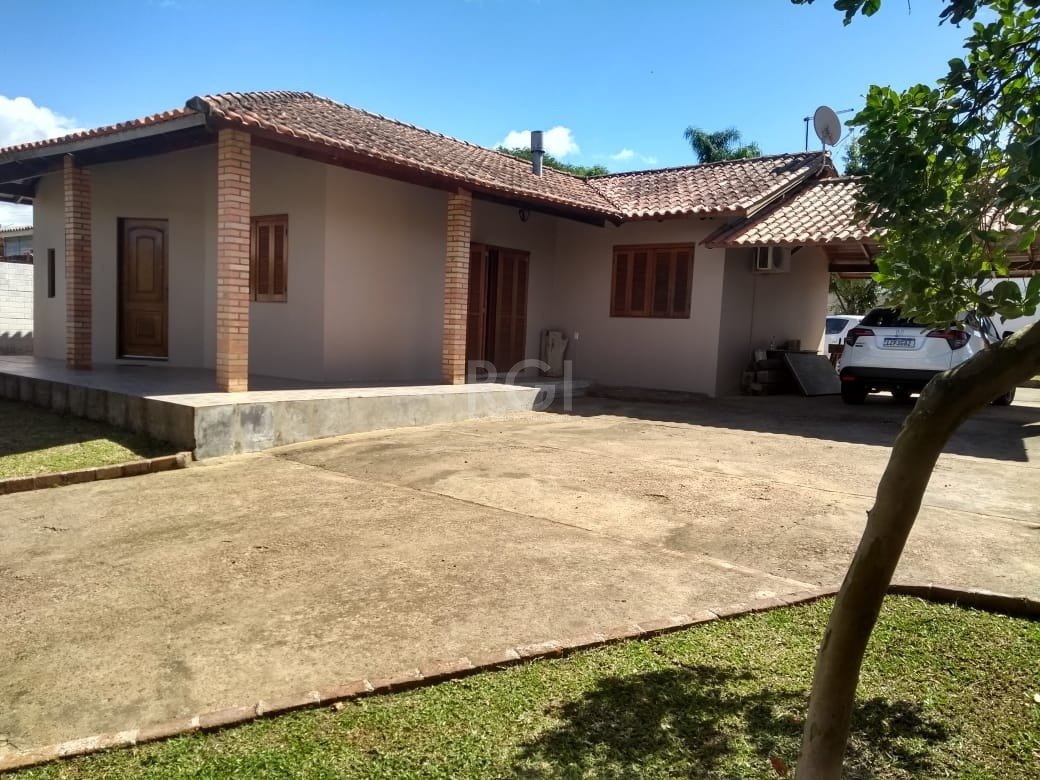 Casa com 250m², 2 dormitórios, 4 vagas no bairro Lageado em Porto Alegre para Comprar