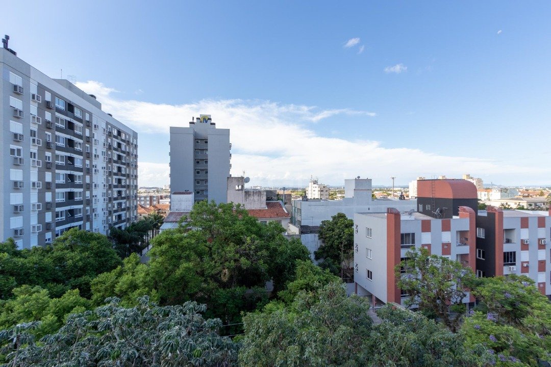 Apartamento com 64m², 2 dormitórios, 1 vaga no bairro São João em Porto Alegre para Comprar