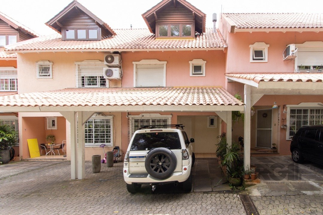 Casa Condominio com 131m², 3 dormitórios, 1 suíte, 2 vagas no bairro Tristeza em Porto Alegre para Comprar