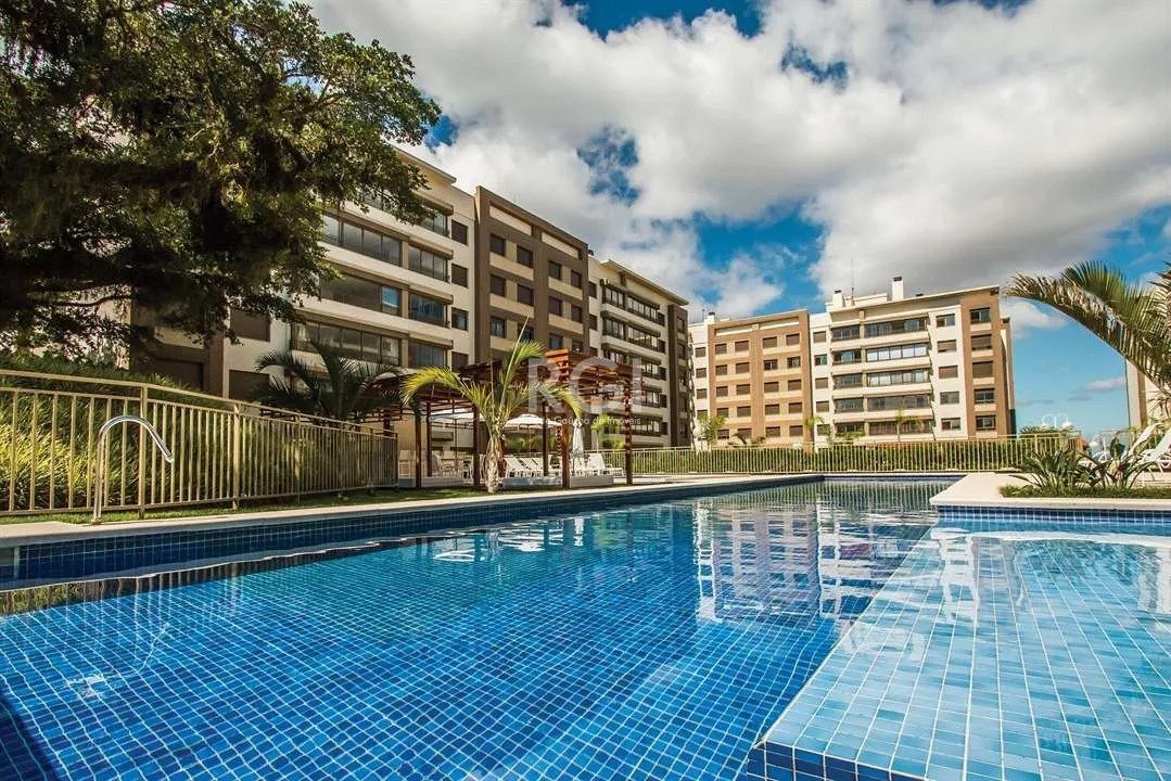 Apartamento com 104m², 3 dormitórios, 1 suíte, 2 vagas no bairro Cavalhada em Porto Alegre para Comprar
