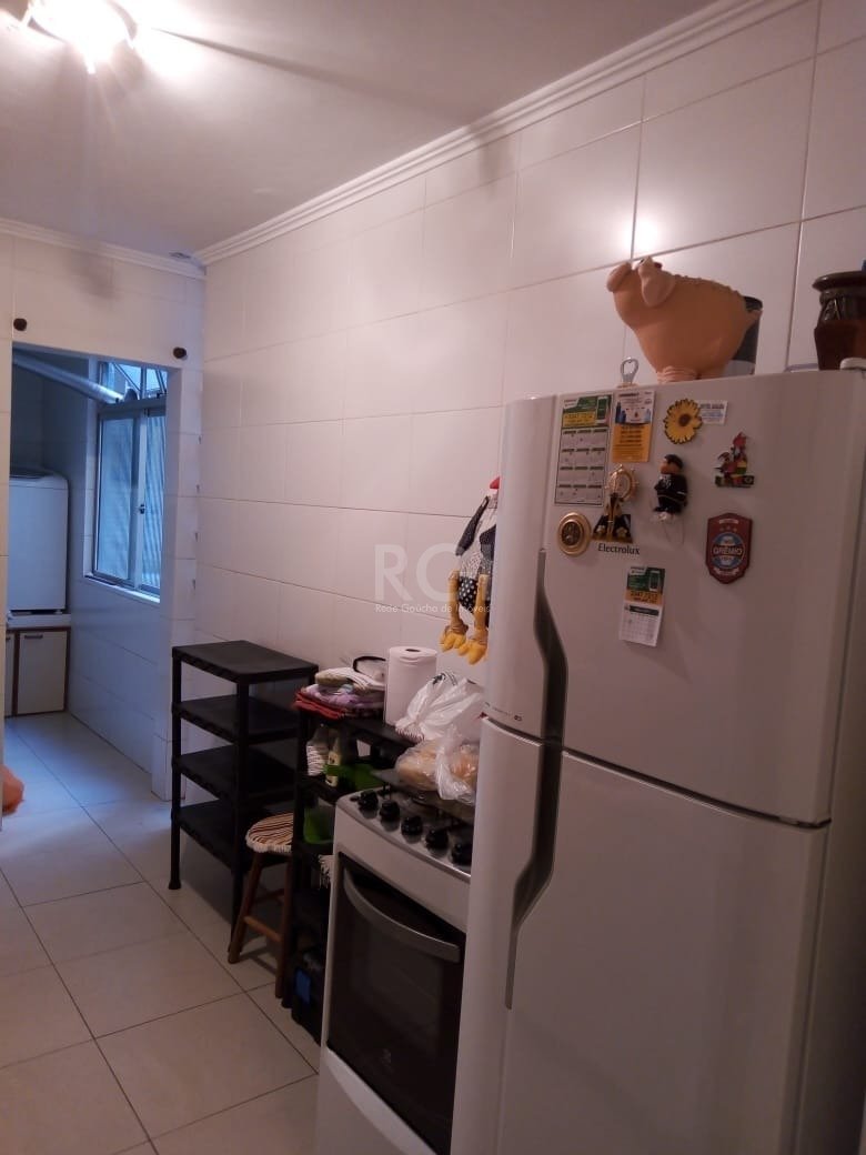Apartamento com 61m², 2 dormitórios, 1 vaga no bairro Passo da Areia em Porto Alegre para Comprar