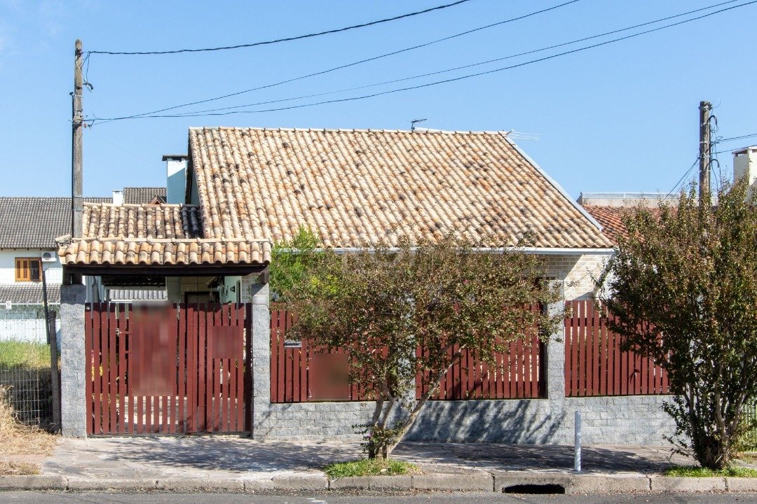 Casa com 111m², 3 dormitórios, 1 suíte, 1 vaga no bairro Espirito Santo em Porto Alegre para Comprar