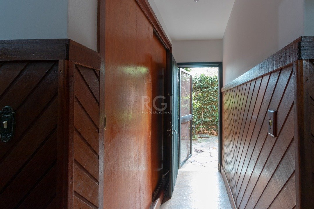 Casa para alugar com 4 quartos, 245m² - Foto 31