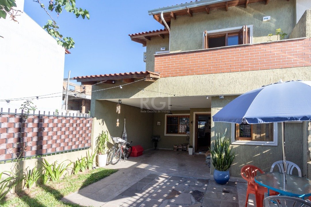 Casa à venda com 4 quartos, 146m² - Foto 2