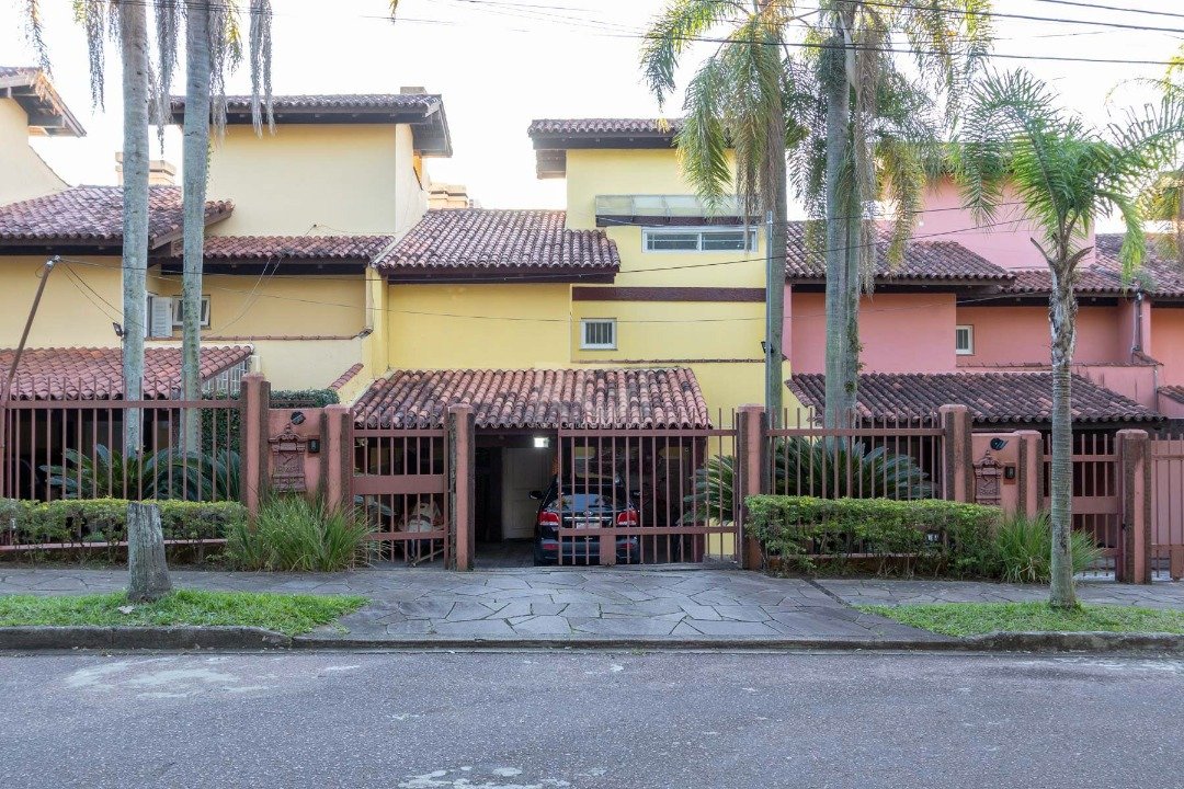 Casa Condominio com 381m², 4 dormitórios, 2 suítes, 4 vagas no bairro Santa Tereza em Porto Alegre para Comprar