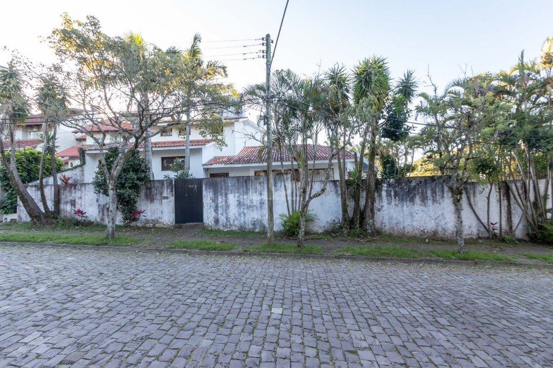 Casa à venda com 4 quartos, 558m² - Foto 2