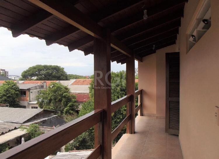 Casa à venda com 4 quartos, 251m² - Foto 3