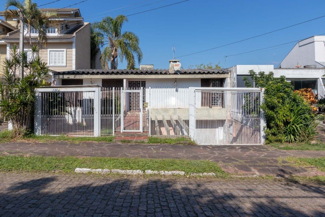 Casa com 419m², 3 dormitórios, 2 vagas no bairro Jardim Isabel em Porto Alegre para Comprar
