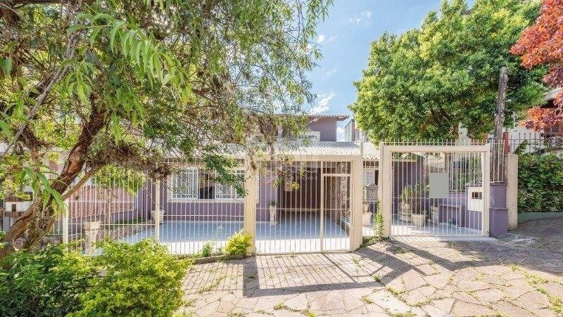 Casa à venda com 4 quartos, 268m² - Foto 1