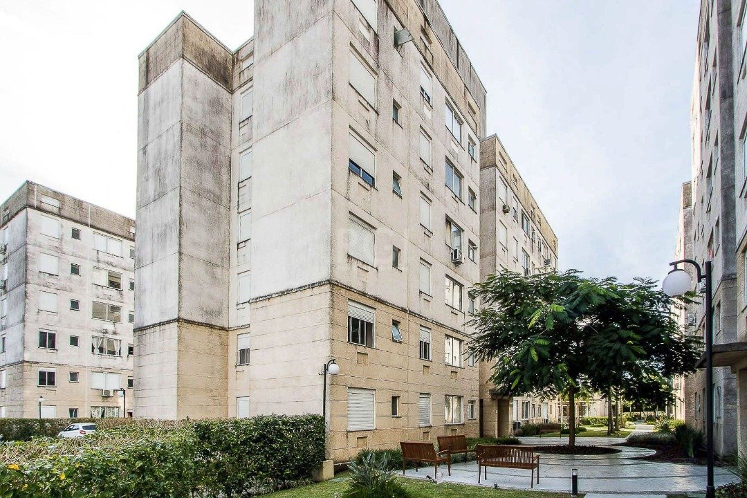 Apartamento com 45m², 2 dormitórios, 1 vaga no bairro Cavalhada em Porto Alegre para Comprar