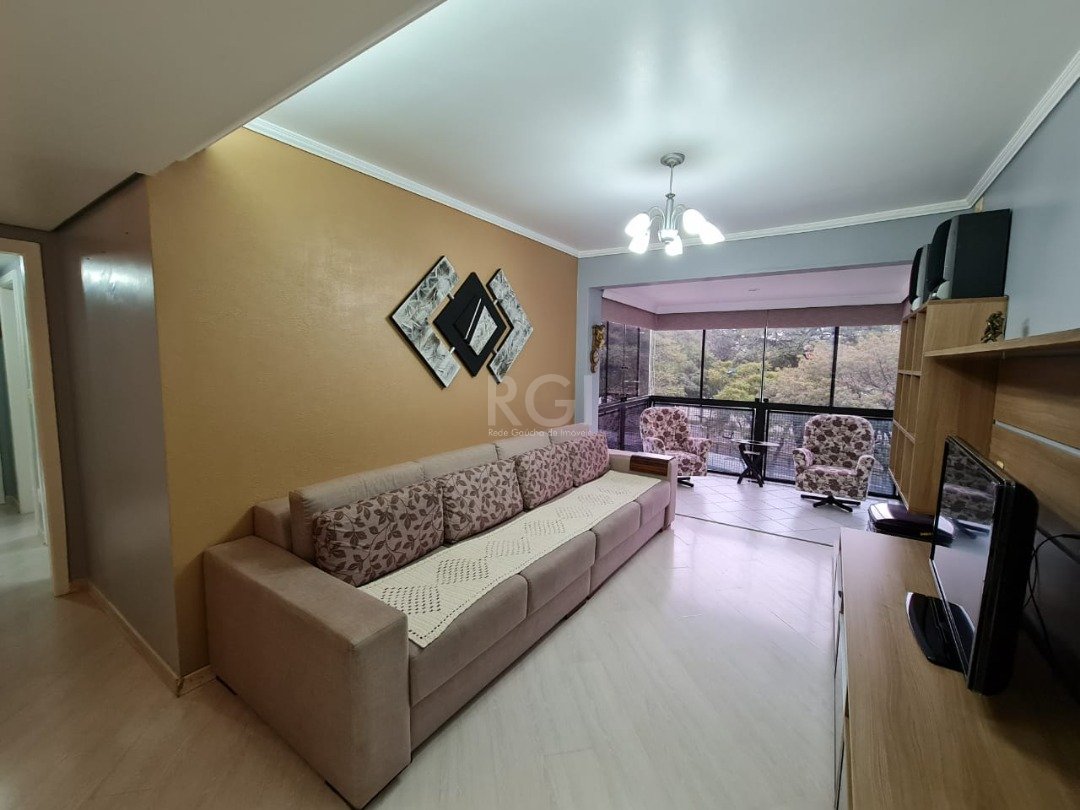 Apartamento com 94m², 3 dormitórios, 1 suíte, 1 vaga no bairro Menino Deus em Porto Alegre para Comprar