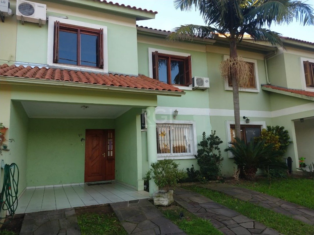 Casa Condominio com 110m², 3 dormitórios, 1 suíte, 2 vagas no bairro Espirito Santo em Porto Alegre para Comprar