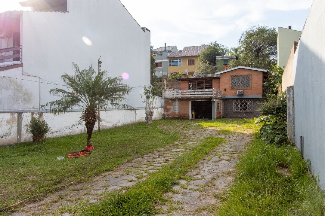 Casa com 172m², 2 dormitórios, 1 suíte, 4 vagas no bairro Ipanema em Porto Alegre para Comprar
