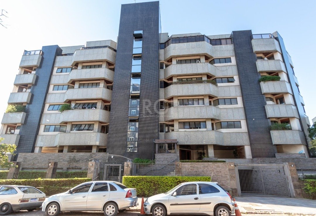 Apartamento com 227m², 3 dormitórios, 1 suíte, 2 vagas no bairro Santa Tereza em Porto Alegre para Comprar