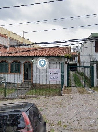 Casa com 300m², 3 dormitórios, 3 vagas no bairro Petrópolis em Porto Alegre para Comprar