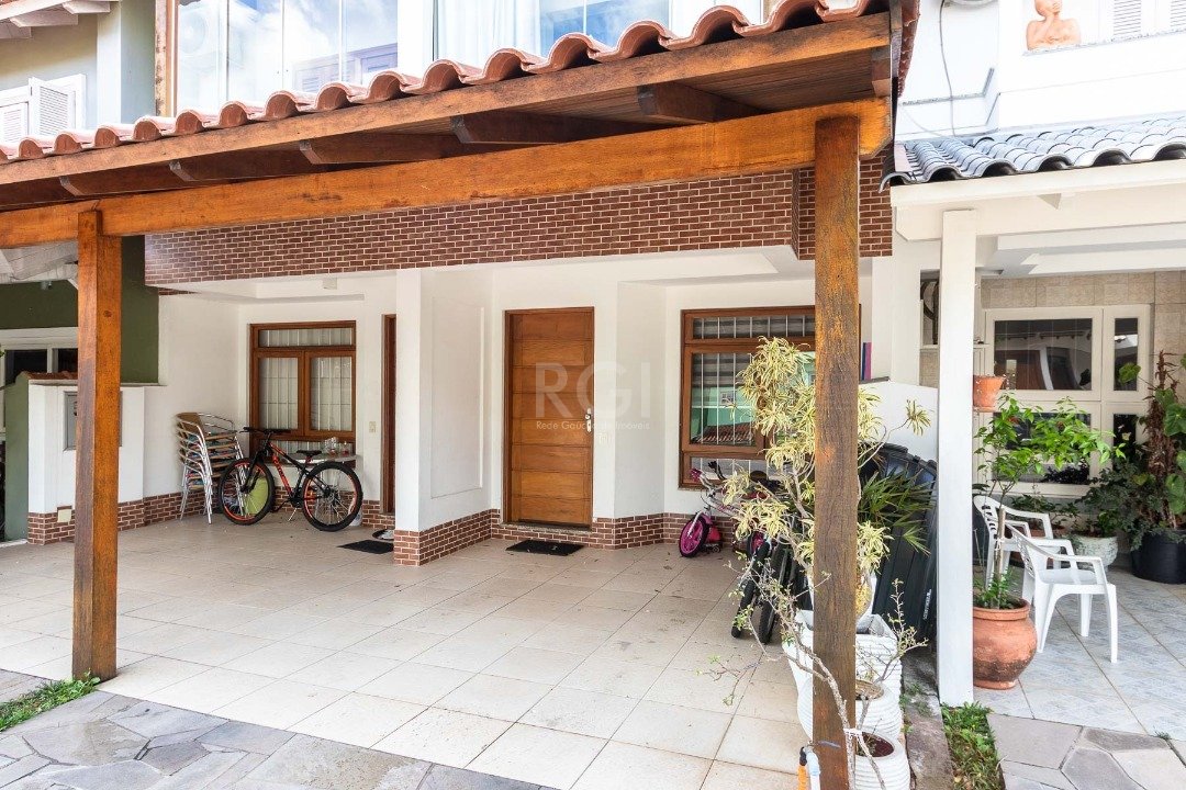 Casa de Condomínio à venda com 3 quartos, 190m² - Foto 2