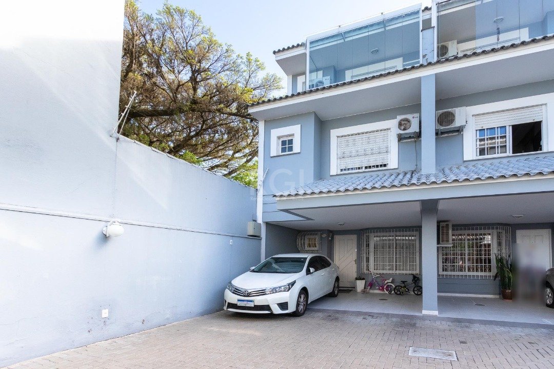 Casa Condominio com 184m², 3 dormitórios, 1 suíte, 2 vagas no bairro Vila Assunção em Porto Alegre para Comprar