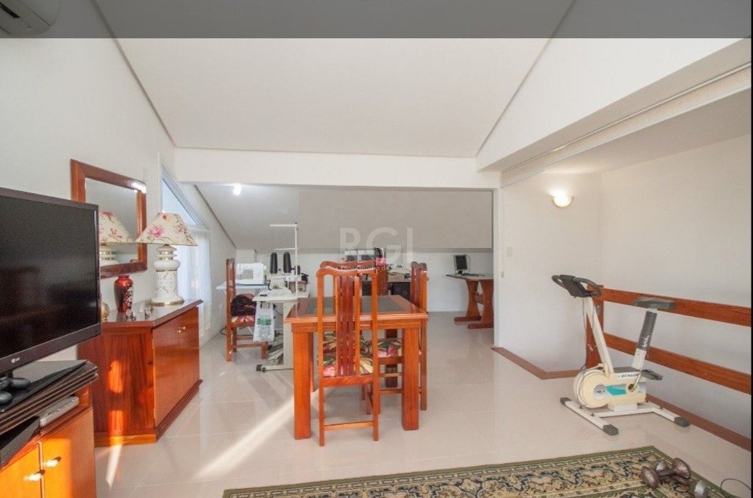 Casa à venda com 3 quartos, 258m² - Foto 7