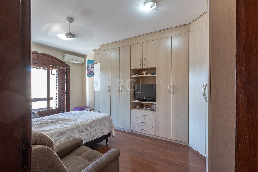 Casa à venda com 4 quartos, 200m² - Foto 14