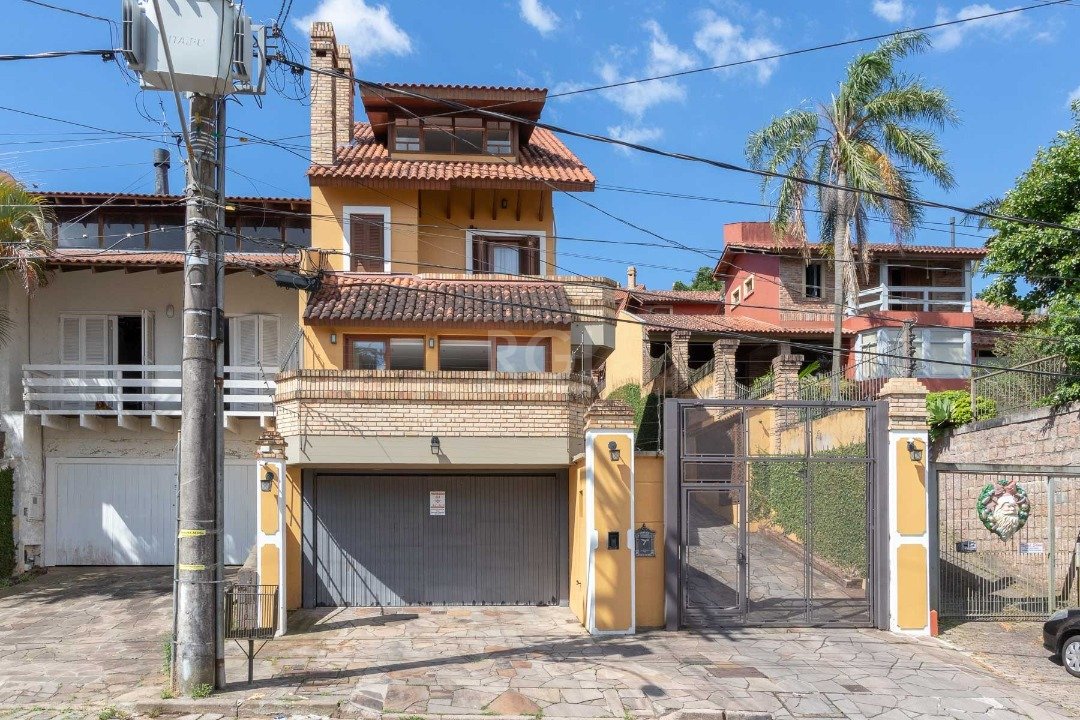 Casa Condominio com 210m², 3 dormitórios, 2 suítes, 4 vagas no bairro Jardim Isabel em Porto Alegre para Comprar