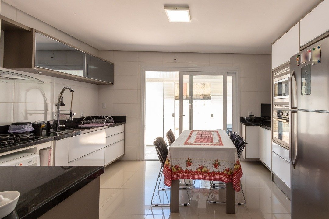 Casa à venda com 3 quartos, 251m² - Foto 11