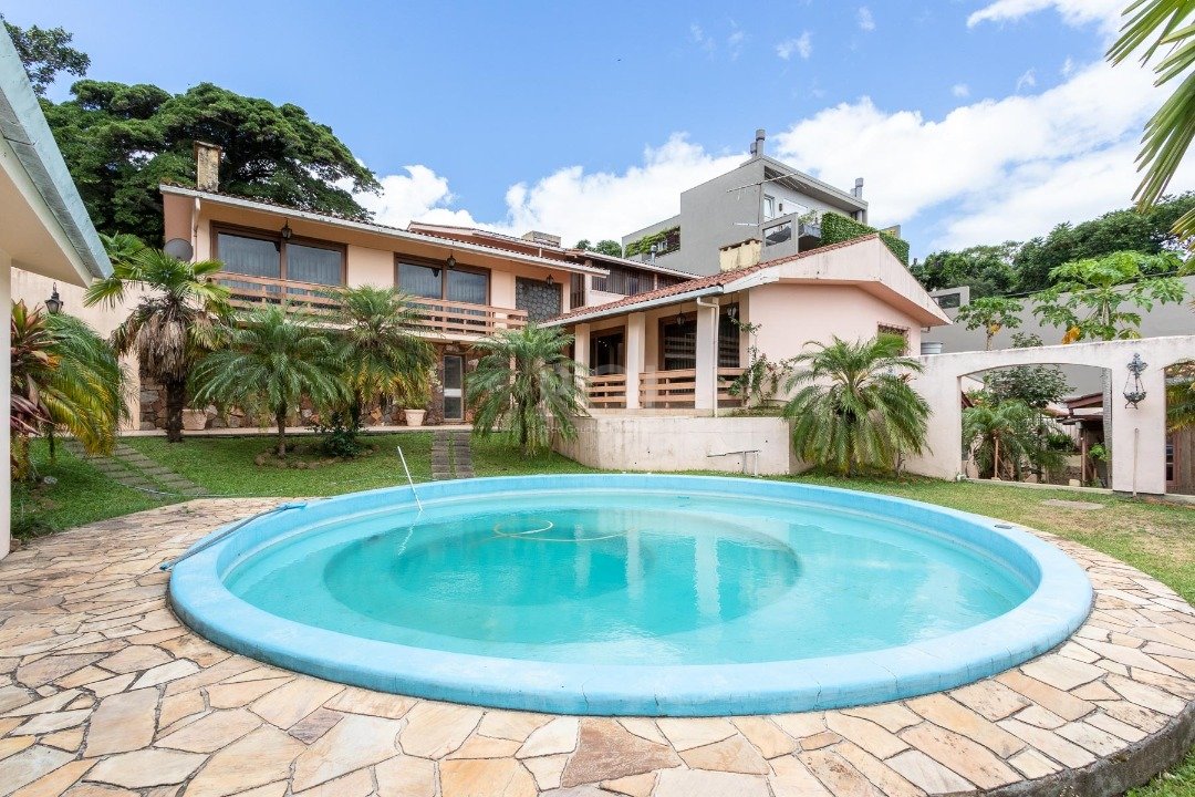 Casa com 1.125m², 5 dormitórios, 5 suítes, 5 vagas no bairro Jardim Isabel em Porto Alegre para Comprar