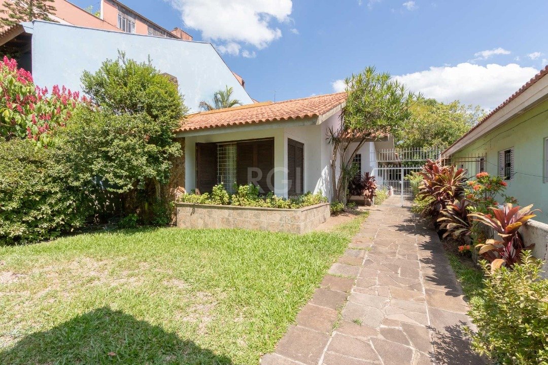 Casa à venda com 3 quartos, 210m² - Foto 1