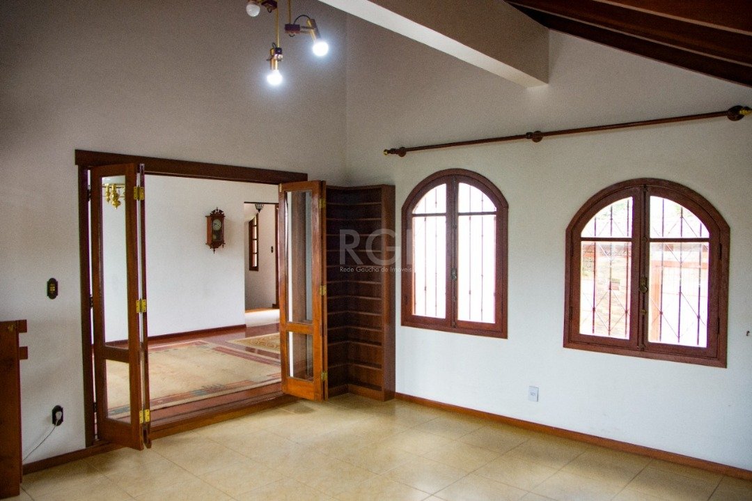 Casa à venda com 5 quartos, 366m² - Foto 4