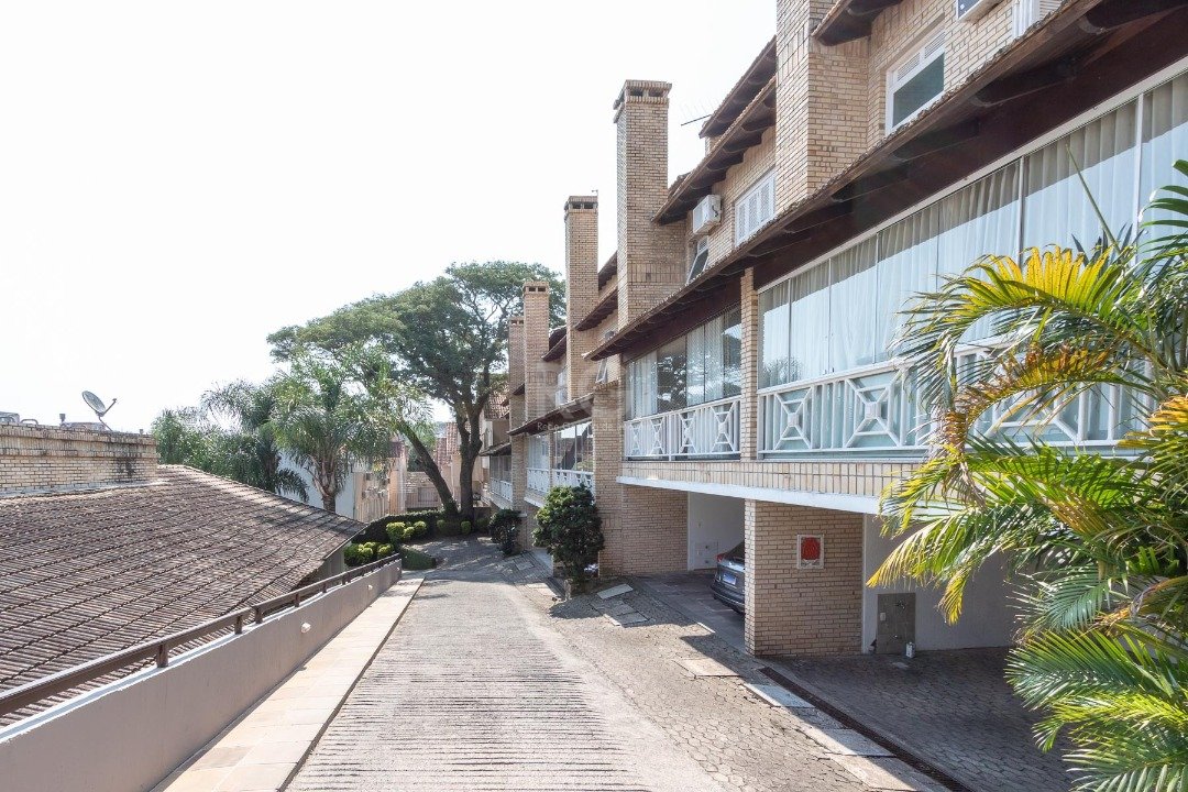 Casa Condominio com 222m², 3 dormitórios, 1 suíte, 2 vagas no bairro Sétimo Céu em Porto Alegre para Comprar