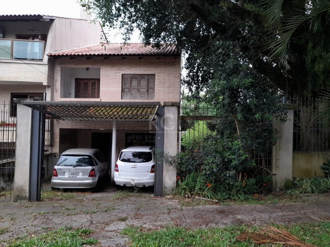 Casa com 224m², 3 dormitórios, 1 suíte, 3 vagas no bairro Ipanema em Porto Alegre para Comprar