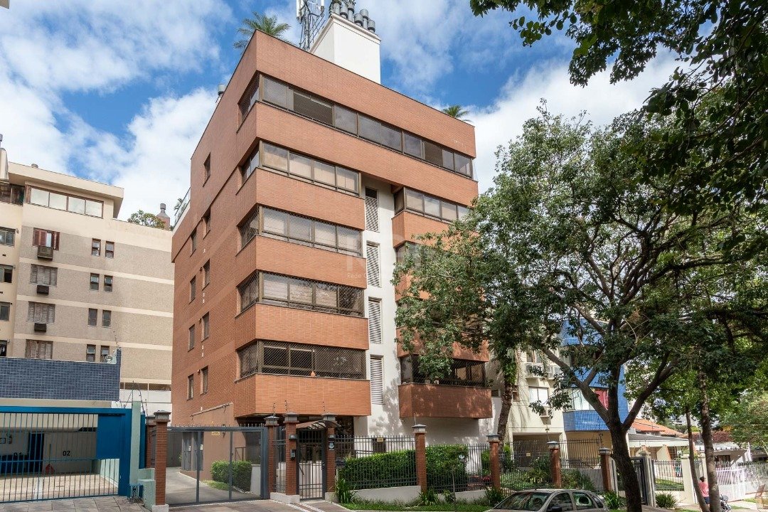 Cobertura com 444m², 3 dormitórios, 1 suíte, 4 vagas no bairro Tristeza em Porto Alegre para Comprar