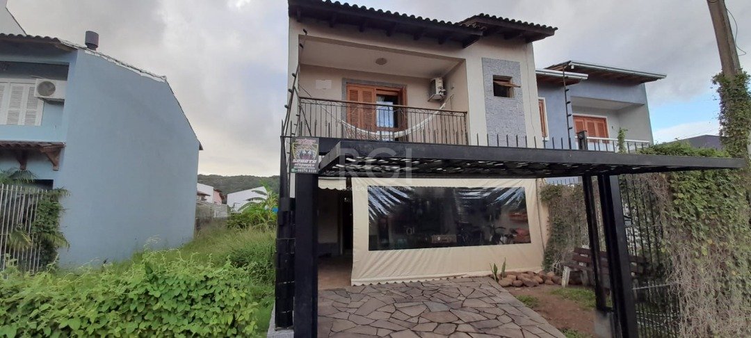 Casa com 172m², 3 dormitórios, 1 suíte, 2 vagas no bairro Aberta dos Morros em Porto Alegre para Comprar