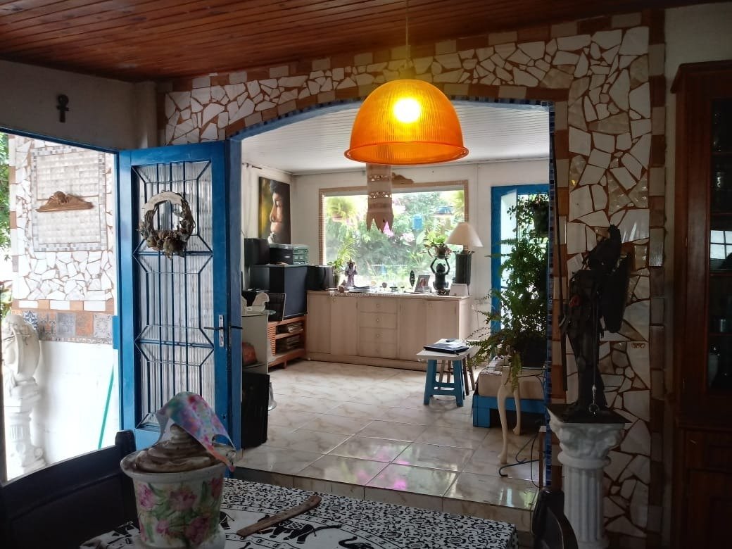 Casa à venda com 2 quartos, 80m² - Foto 1