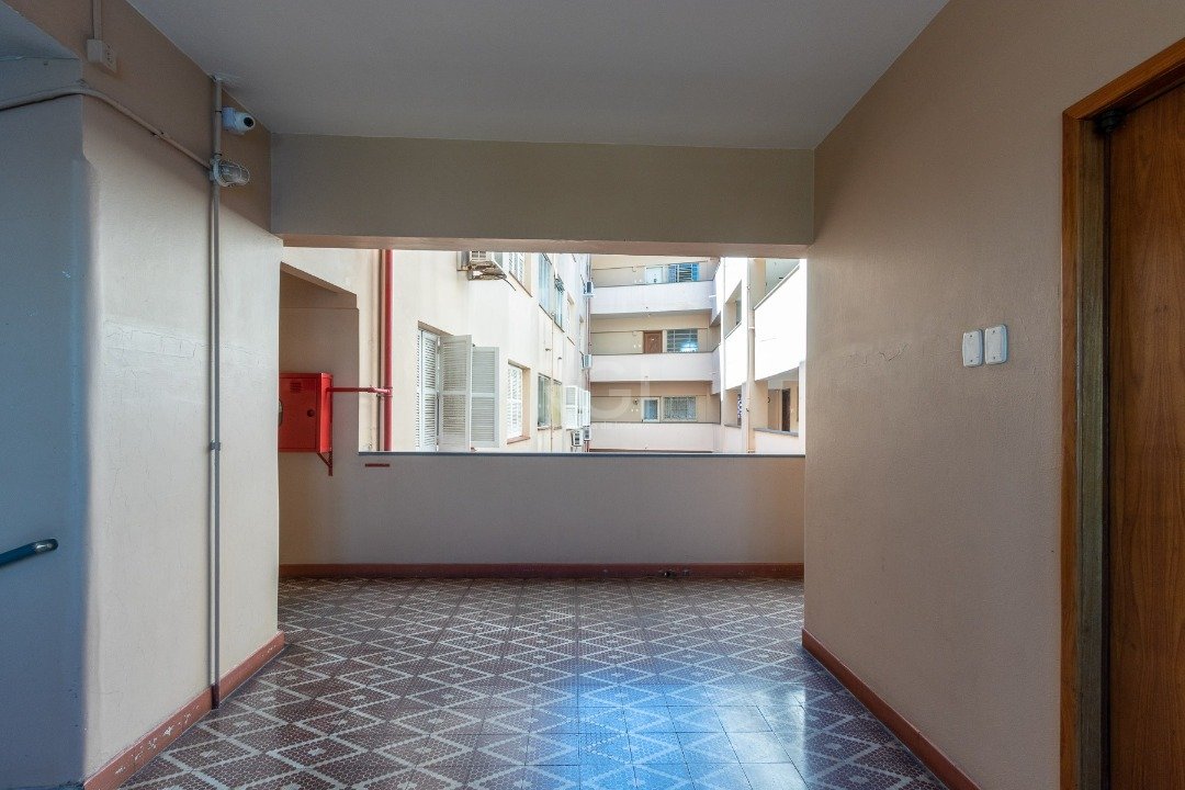 Apartamento à venda com 2 quartos, 64m² - Foto 22