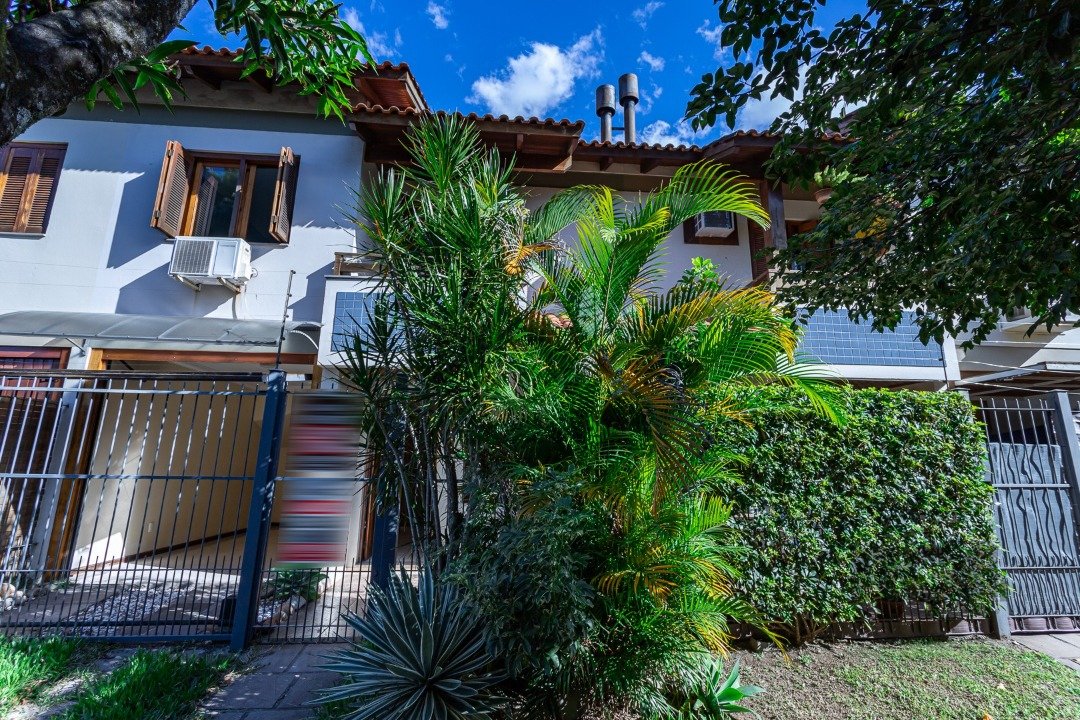 Casa à venda com 3 quartos, 105m², 1 suíte, 1 vaga, Rua Itapitocai no bairro Cristal em Porto Alegre