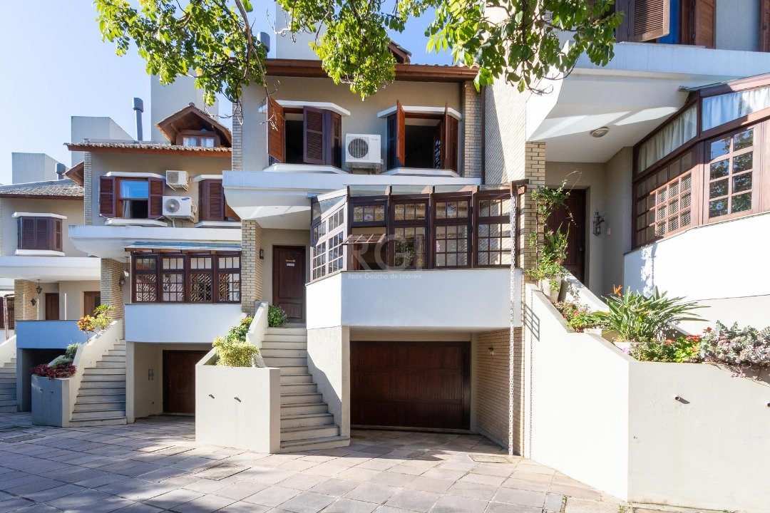 Casa Condominio com 317m², 4 dormitórios, 3 suítes, 2 vagas no bairro Vila Conceição em Porto Alegre para Comprar